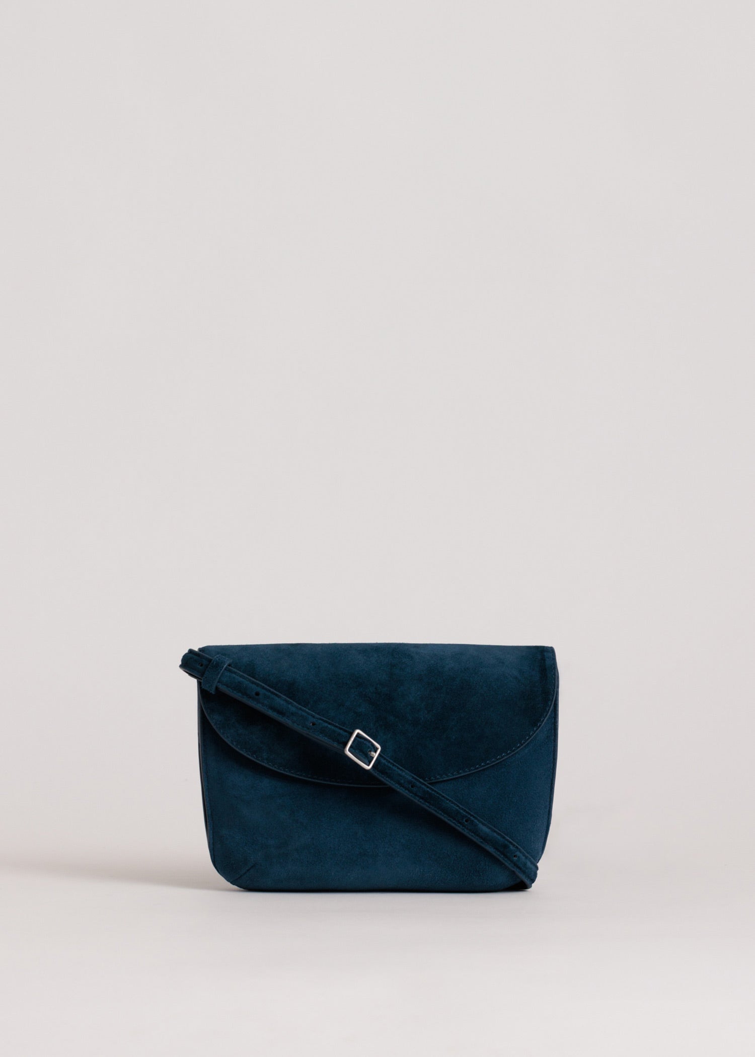 Keriana | Suede Clutch in Blue Navy | Yu Mei