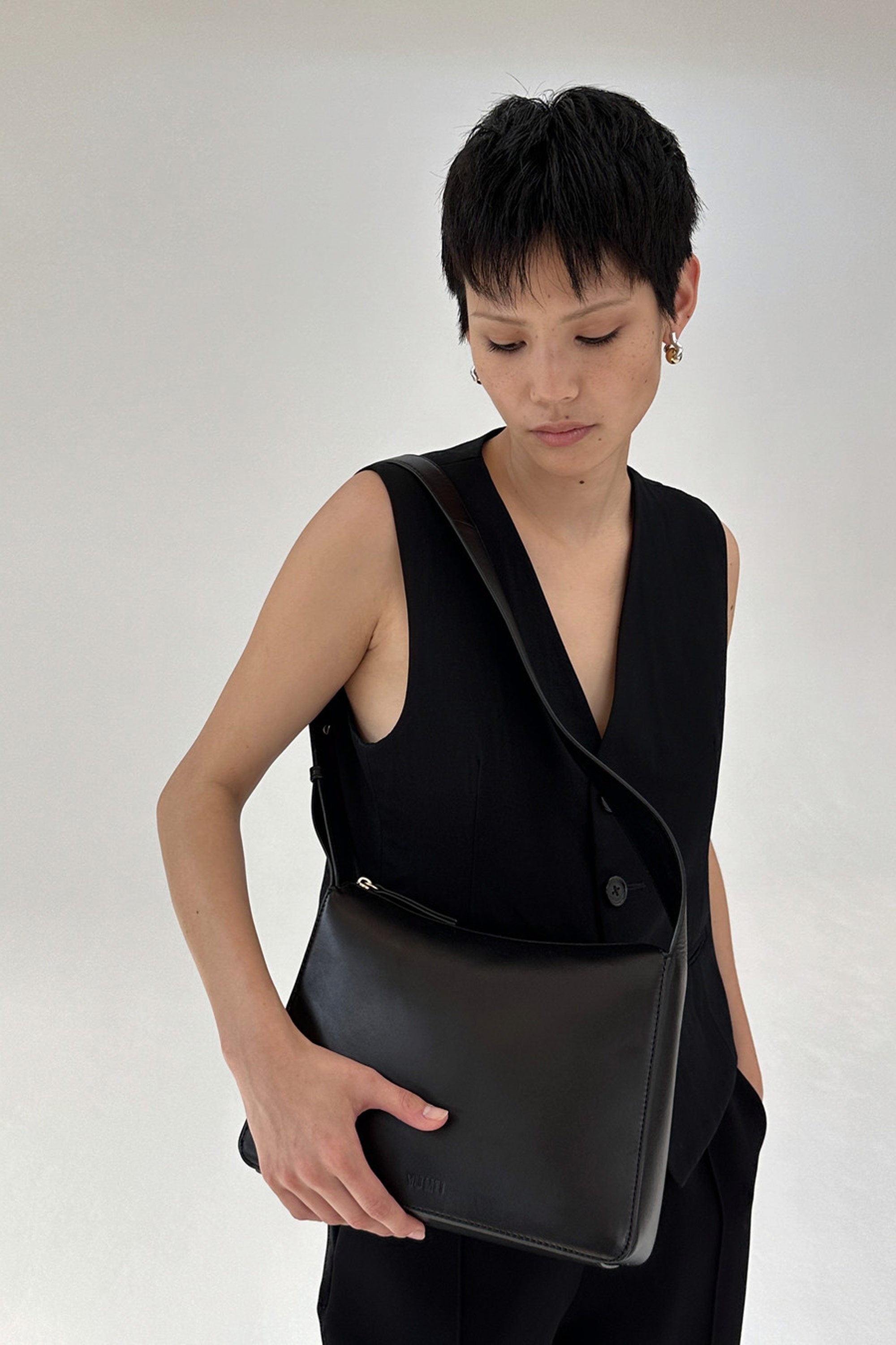 Brooke | Leather Shoulder Bag in Black | Yu Mei