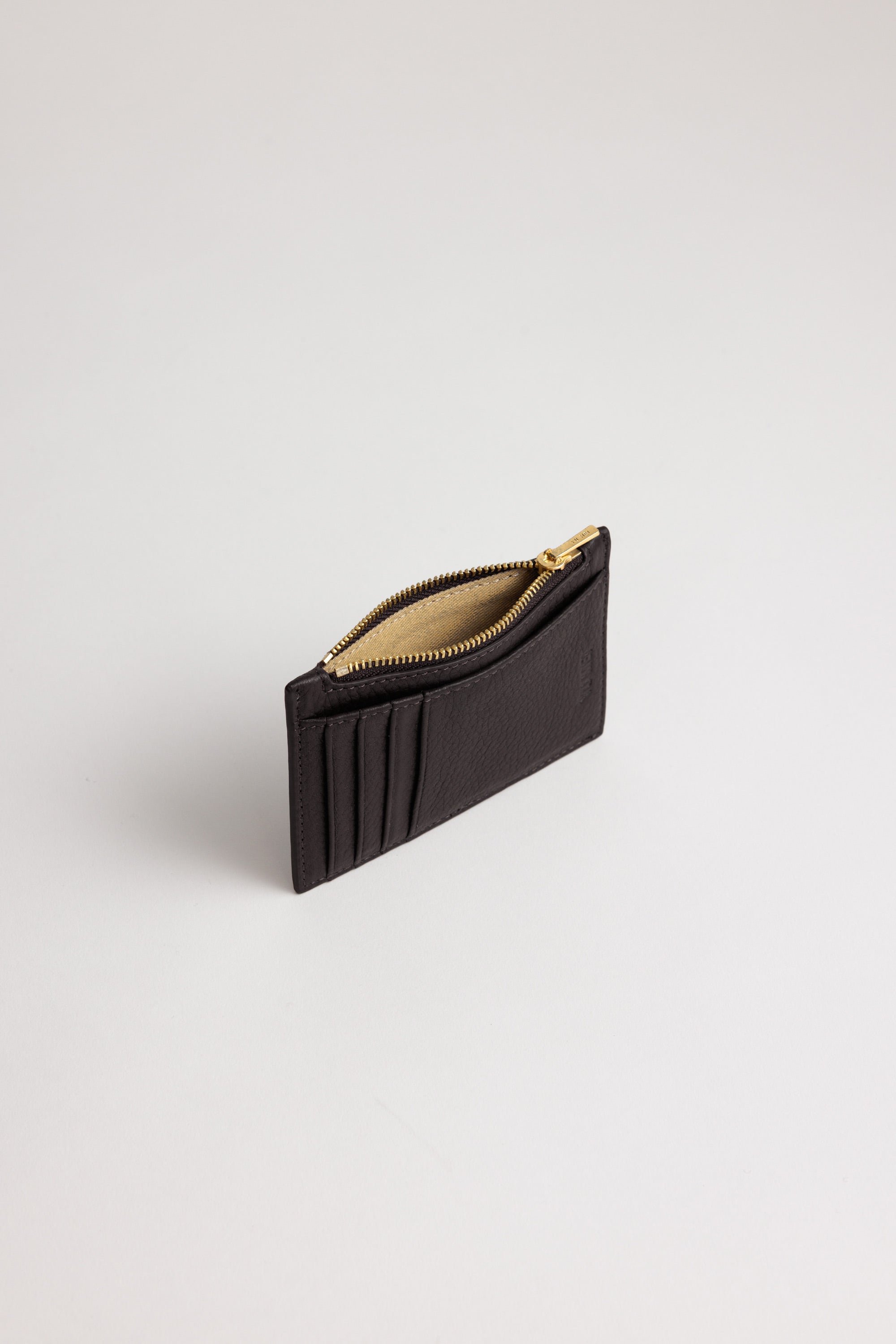 Frank Cardholder in Americano deer nappa open zip pocket showing cotton drill lining