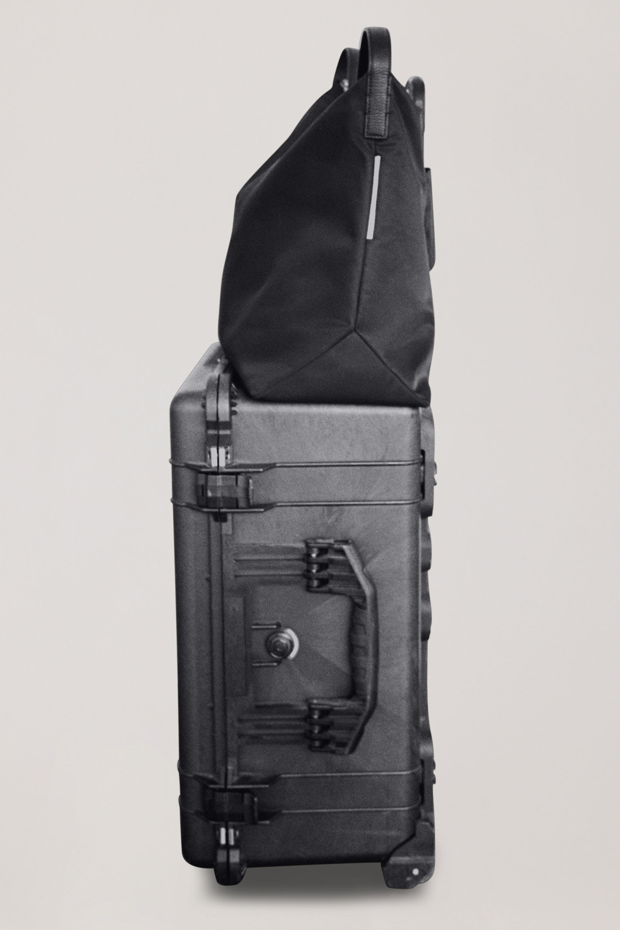 Large UTILITY Braidy in Black nylon side showing external luggage slip over black suitcase handle