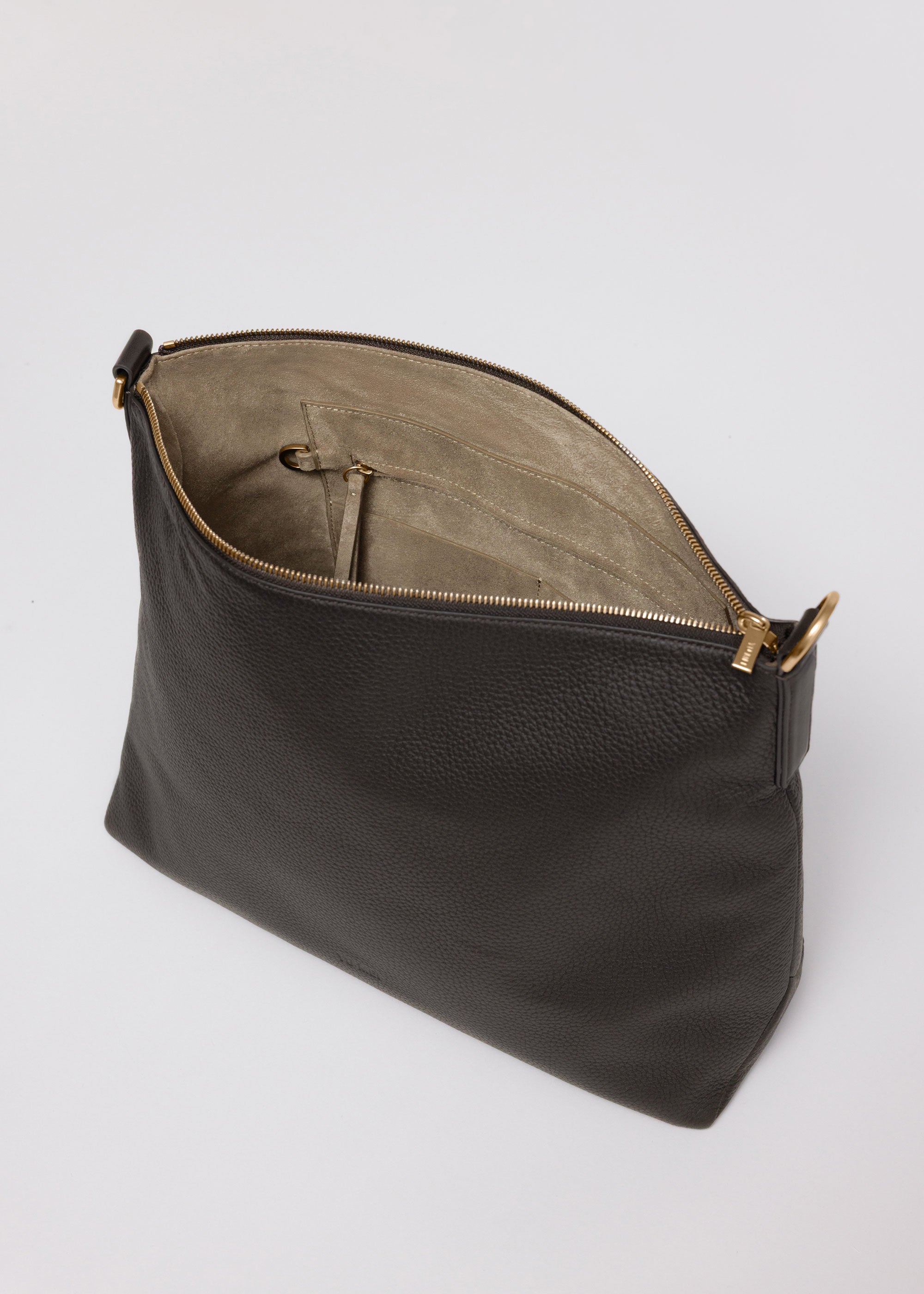 Braidy Bag in Americano Deer Nappa internal view showing inner zipped pocket with 2 patch pockets
