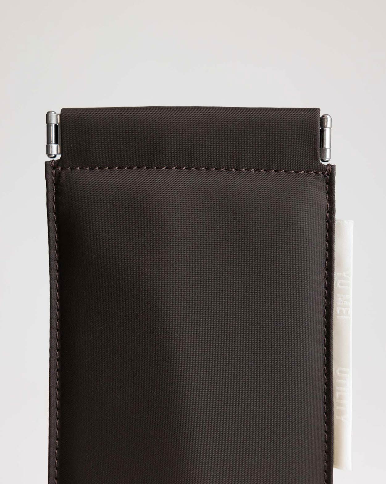 Magnetic clasp closure