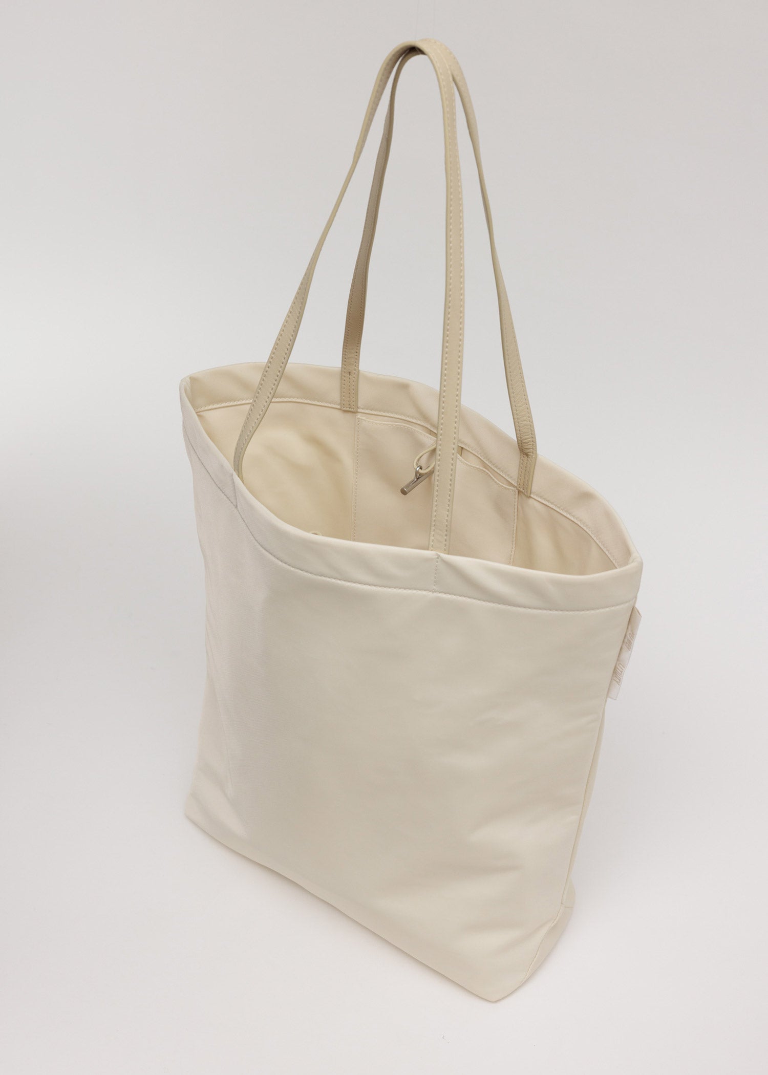Portrait Tote | ECONYL® Tote in White Asparagus – Yu Mei