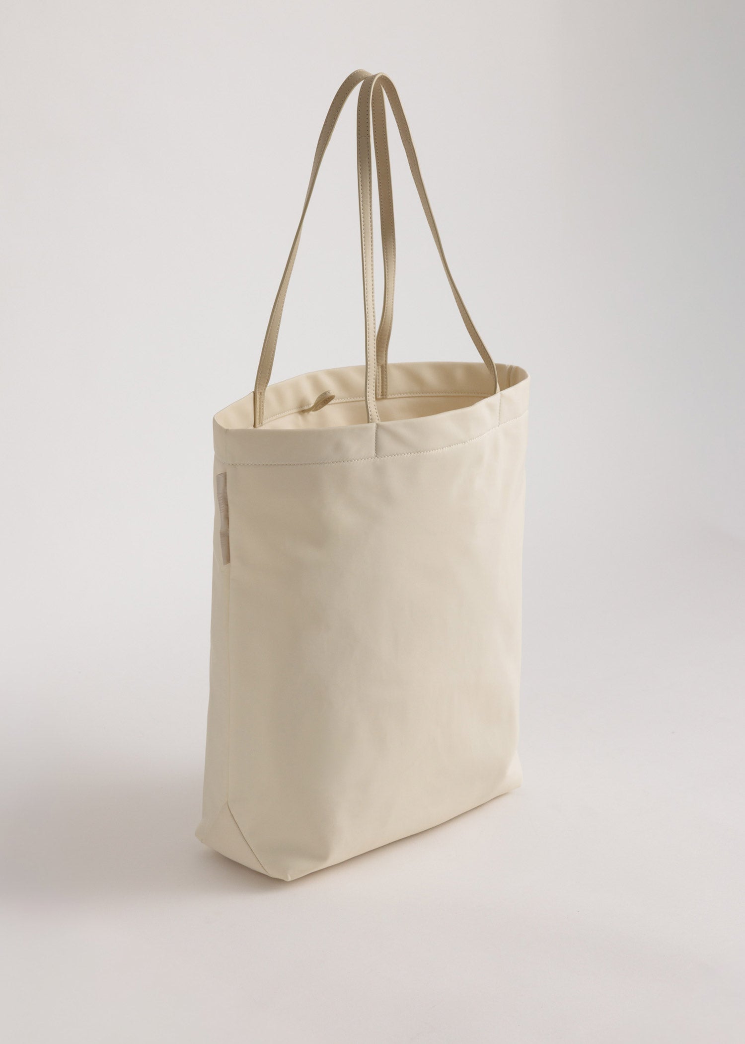 Portrait Tote | ECONYL® Tote in White Asparagus – Yu Mei