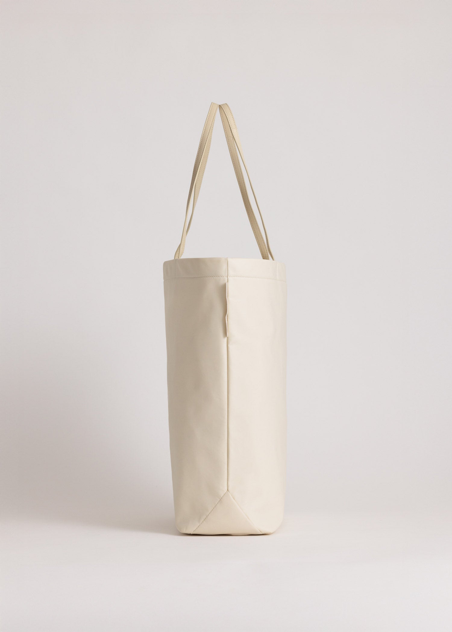 Portrait Tote | ECONYL® Tote in White Asparagus – Yu Mei