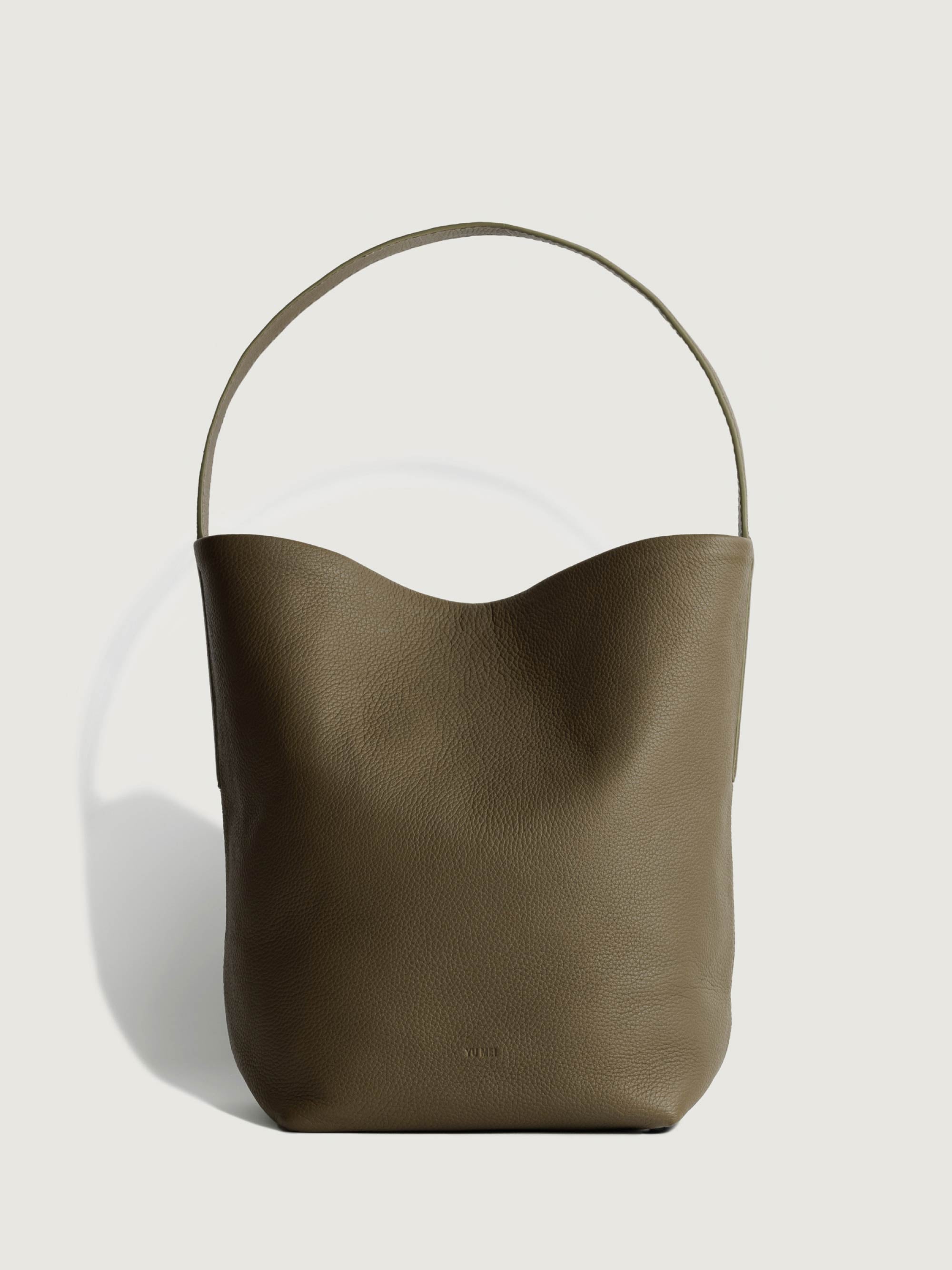 Tote front profile