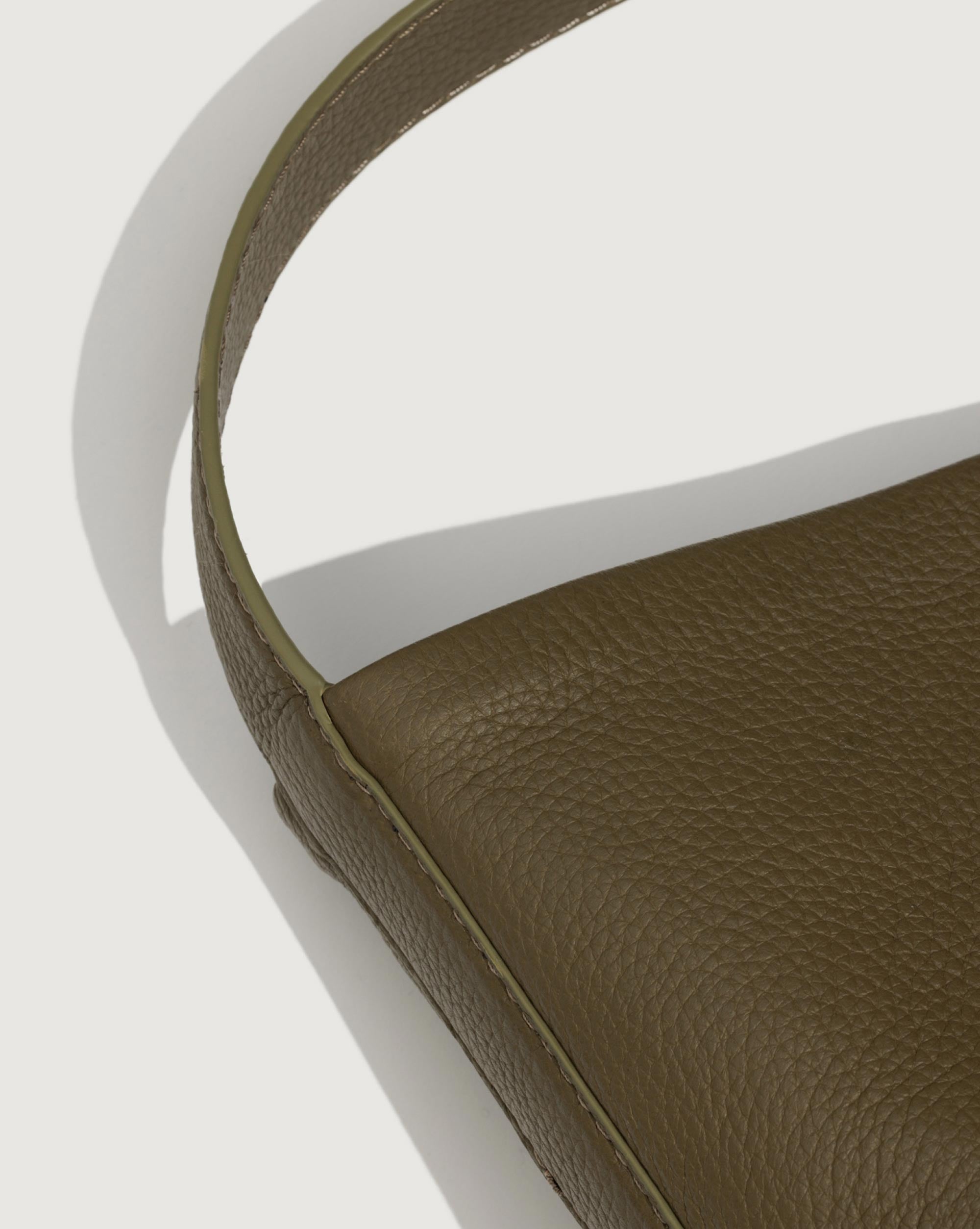 Deer nappa strap with edge painting