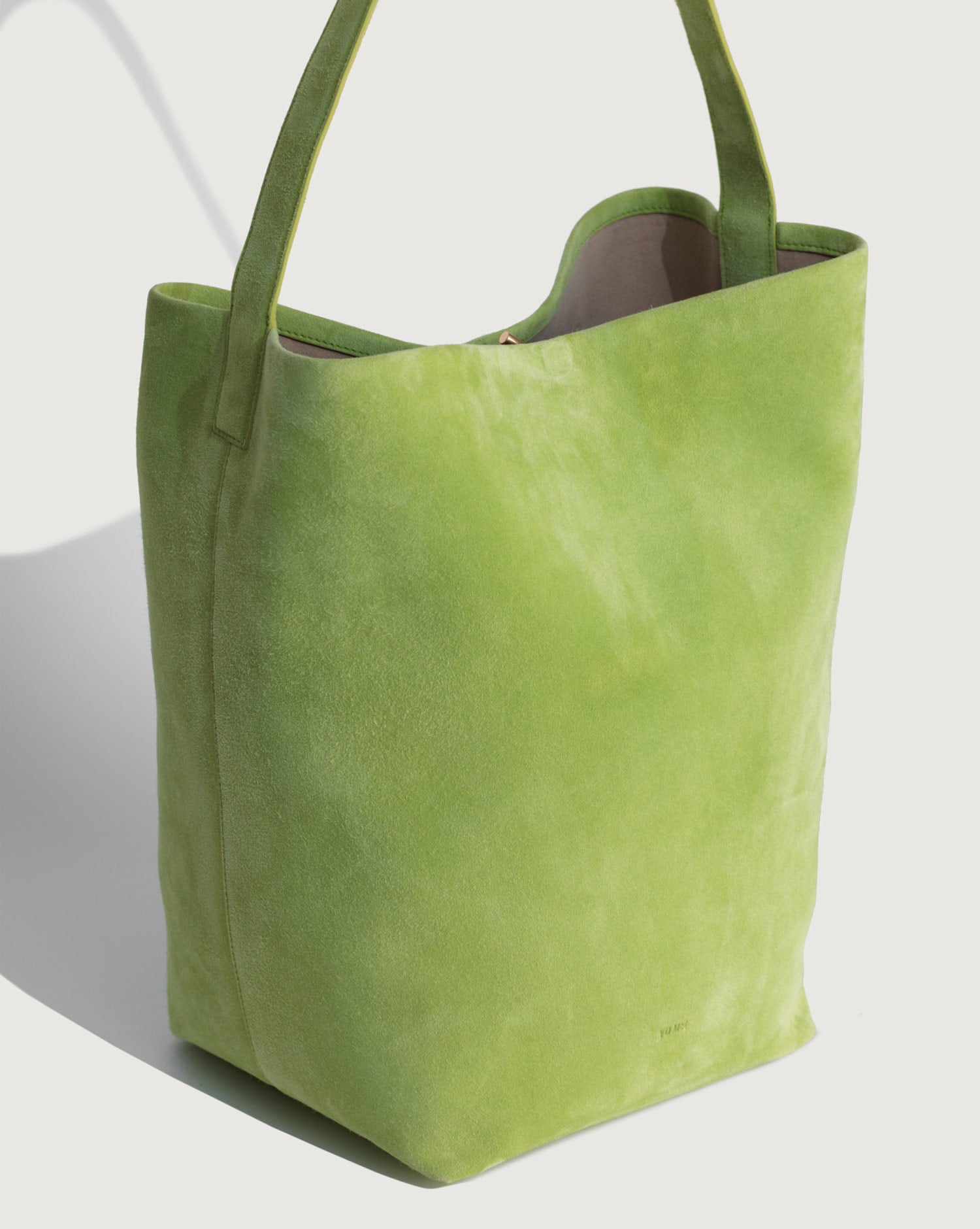 Tote side profile