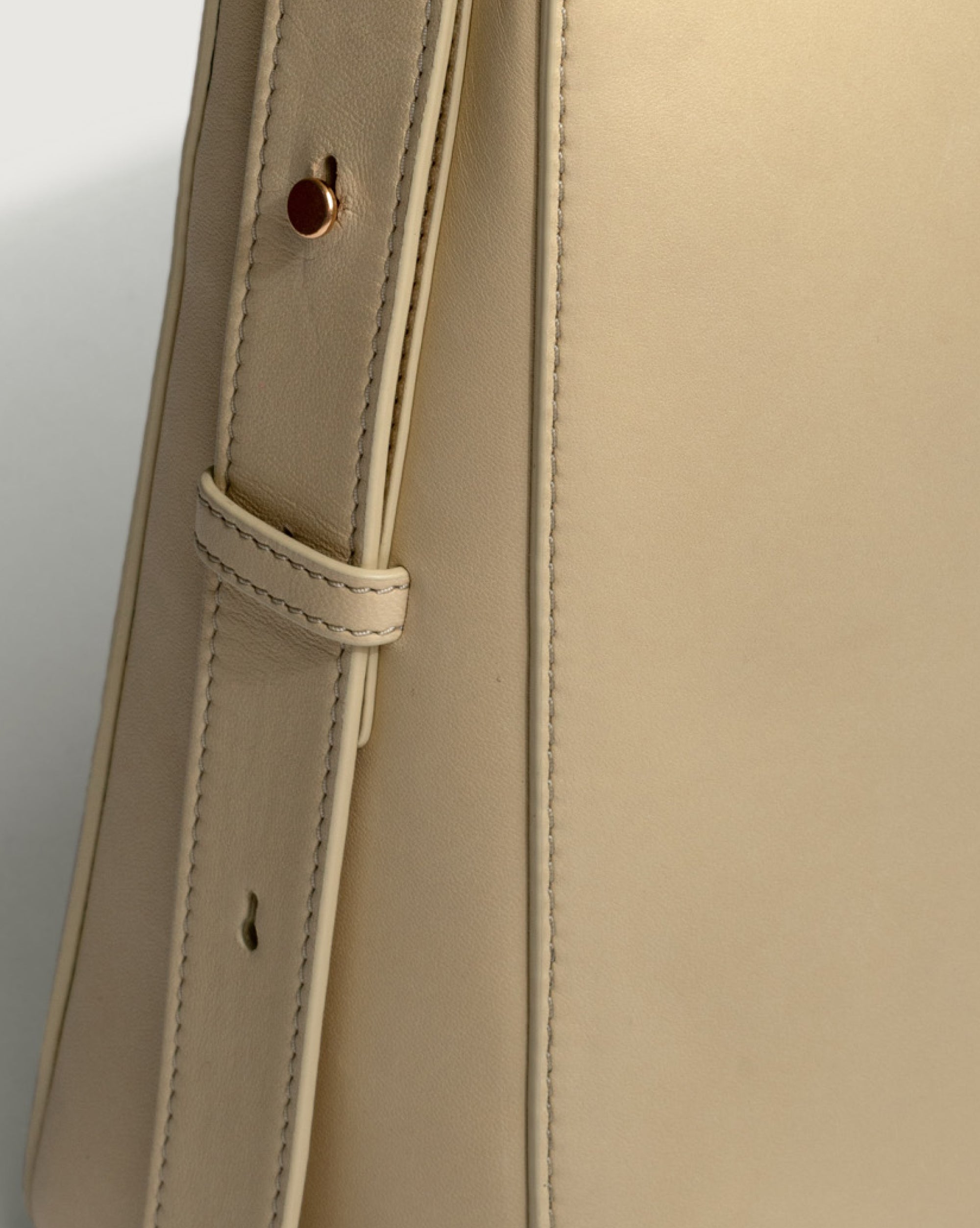 Adjustable shoulder strap GI stud fastening