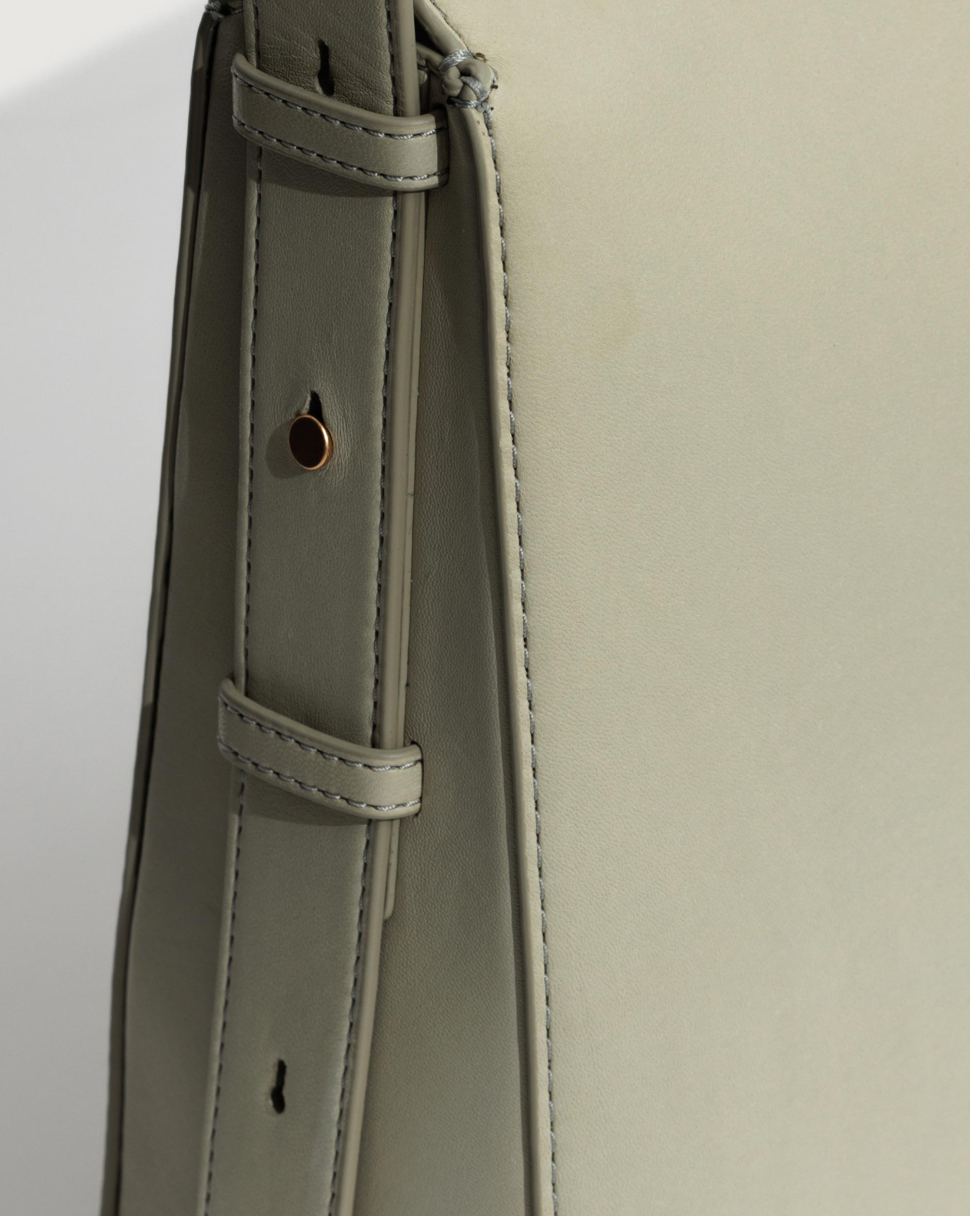 Adjustable shoulder strap GI stud fastening