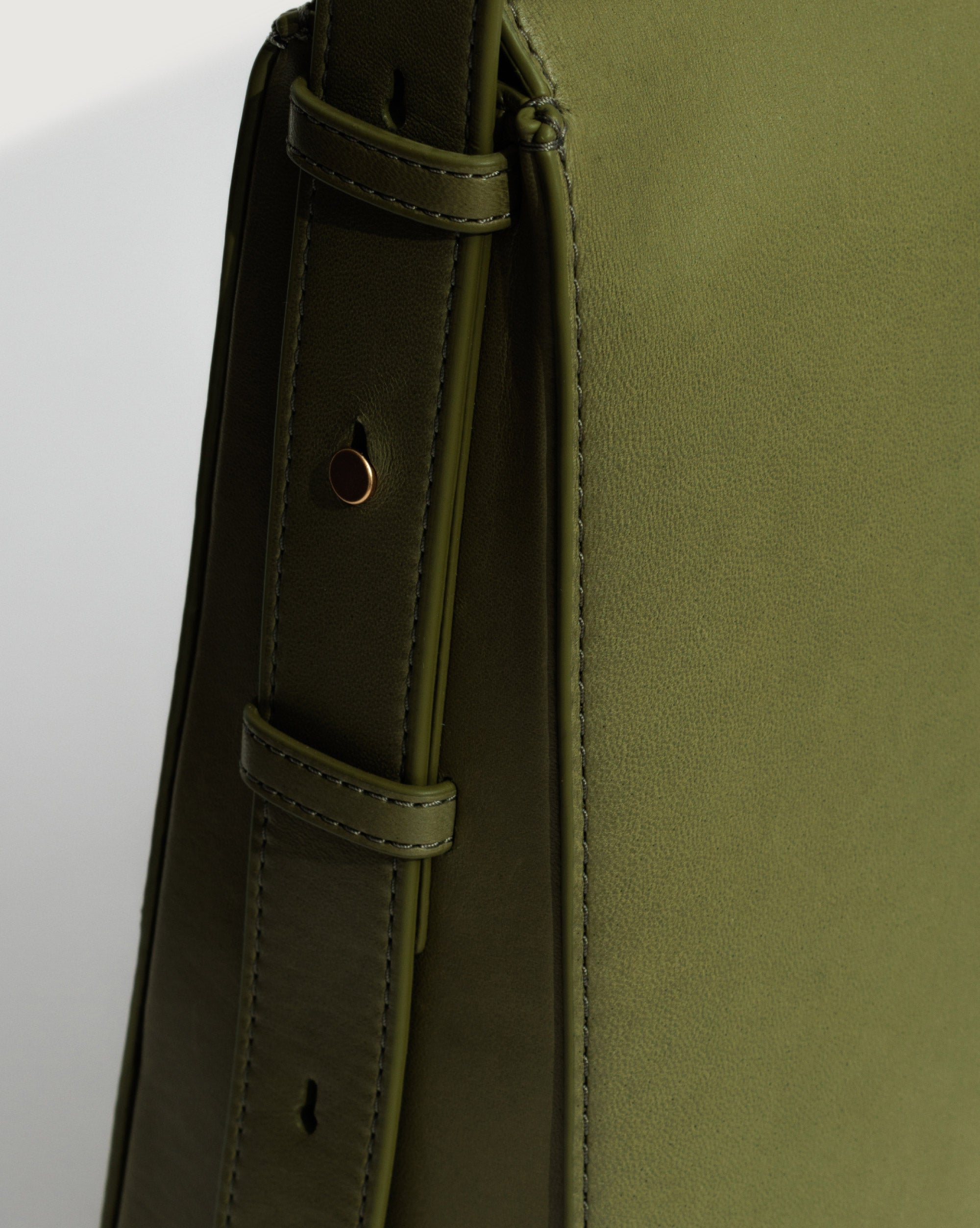 Adjustable shoulder strap GI stud fastening